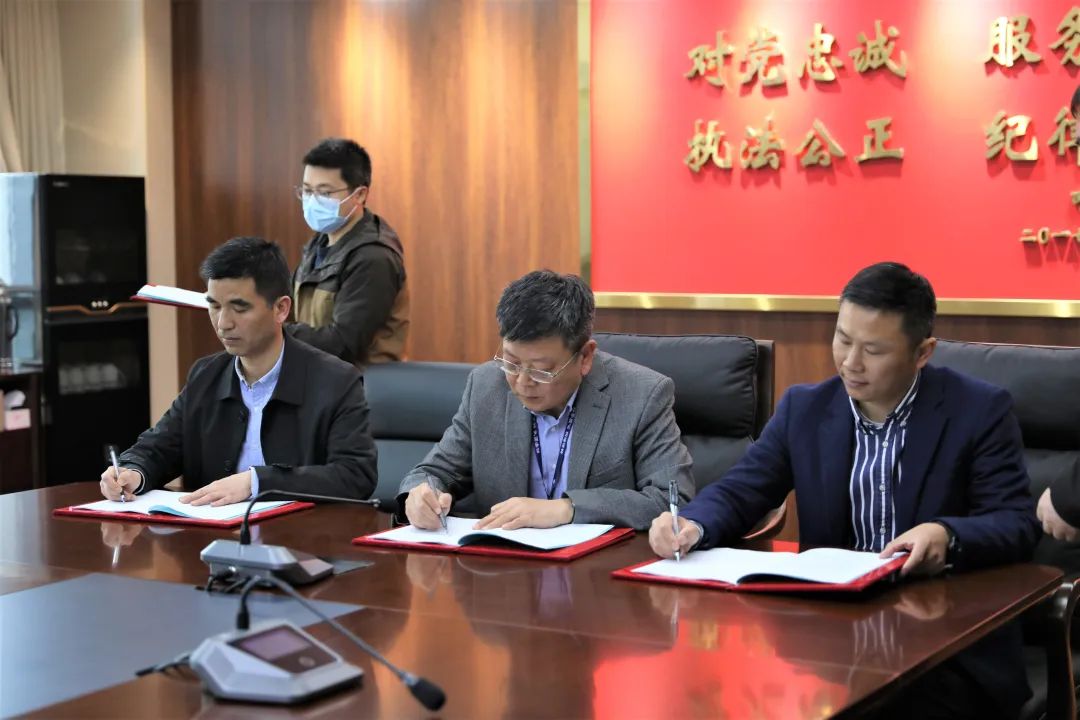 1649296185512035910.jpg 640 (8).jpg